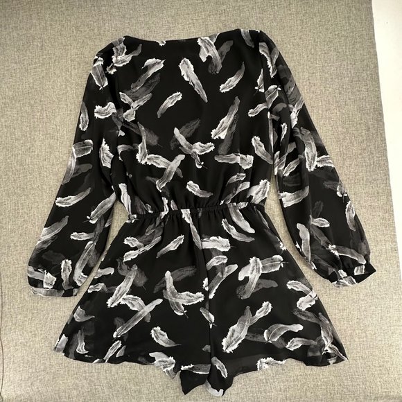 Express Romper Shorts Long Sleeve Feather Print Black & Gray Lined Lightweigt - Picture 7 of 12